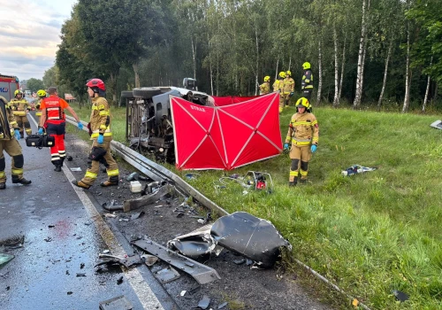 Tragiczny wypadek na DK10. Nie żyje kierowca busa