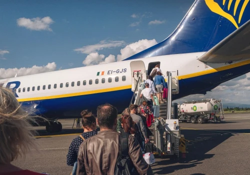 Ryanair zostawił żonę na lotnisku. Mąż wszczął awanturę i dostał dużą karę