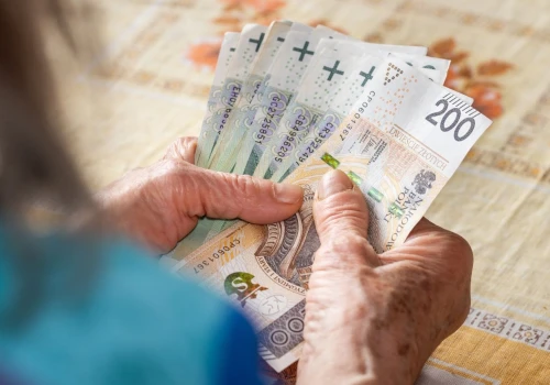 Emerytury w 2027 roku mocno zaskoczą seniorów. Tyle może wynieść podwyżka z ZUS