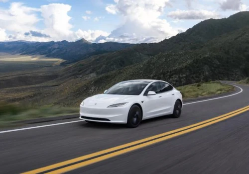 Tesla Model 3 Highland RWD vs Hyundai Ioniq 6: Starcie efektywności przy 140 km/h