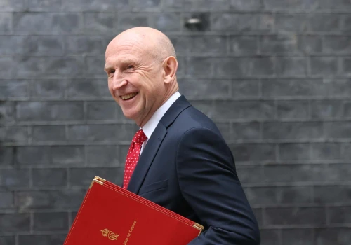 John Healey ogłasza polowanie na “podejrzane” firmy, a HMRC upraszcza zgłaszanie oszustw