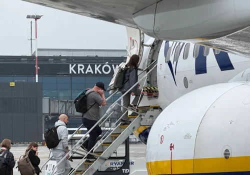 Ukrainka nie chciała zapłacić za nadbagaż. Siłą ominęła kontrolę na lotnisku w Krakowie