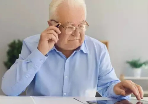 Czternastki ruszają we wrześniu, kiedy świadczenie w Nowym Sączu? Seniorzy mogą dostać blisko 2 tys. zł dodatkowo