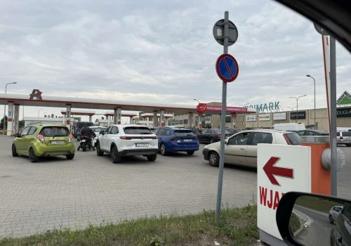 Od dziś wrócił program CPN, paliwo stało się sporo tańsze. Kierowcy tłumnie ruszyli na stacje