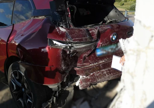 Cofając, wjechał w budynek. Dzieci trafiły do szpitala