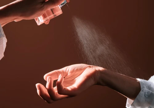 9 trików osób, które zawsze pięknie pachną. Nie chodzi tylko o wybór perfum