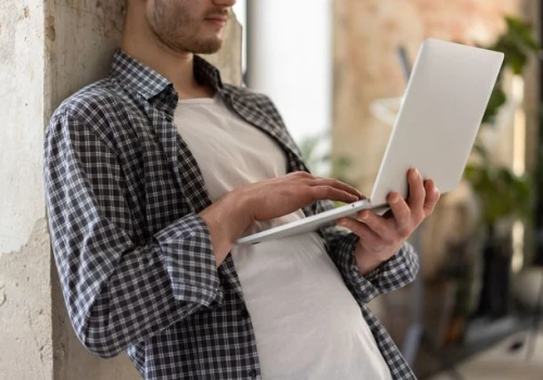 Zablokowane konto freelancera. Unijna dyrektywa ogranicza decyzje algorytmów