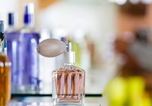 Gdzie przechowywać perfumy, by dłużej zachowały zapach? Eksperci ostrzegają przed łazienką