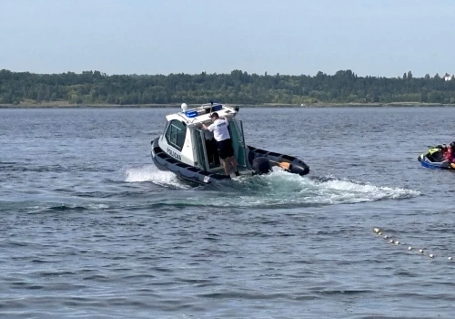 Bohaterowie bez munduru. Policjant i strażacy w czasie wolnym uratowali tonącego nad Jeziorem Tarnobrzeskim