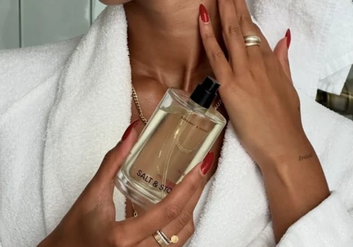 Perfumy dwufazowe to nowa obsesja it-girls. Nawilżający sekret zmysłowego zapachu