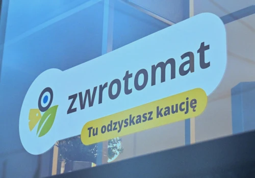Śmierdzący problem rządu. Nawet politycy KO mają dość systemu kaucyjnego. „Zrobiliśmy z ludzi śmieciarzy”