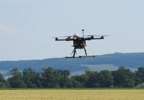 Honeywell Aerospace z anteną satelitarną do lotów dronów poza zasięgiem wzroku operatora