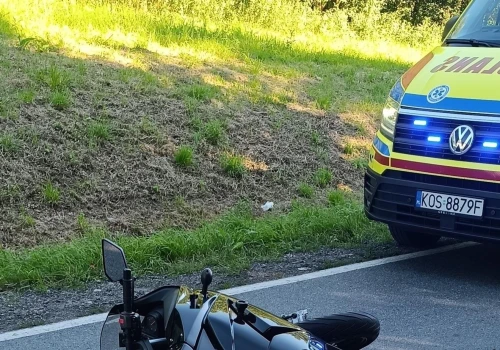 Motocyklistka w szpitalu po uderzeniu w ogrodzenie