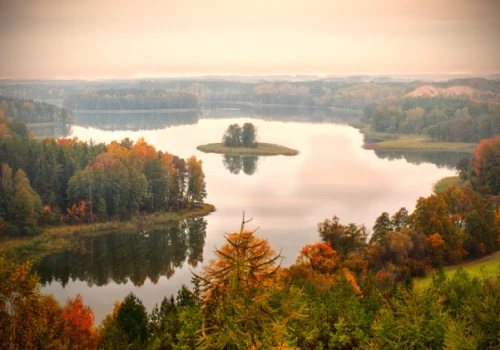 Rozdają 300 zł na jesienny urlop 2026. Warmia i Mazury kuszą turystów nowym bonem