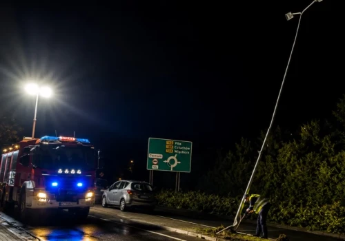 22-latka uderzyła w słup. Ulica Jastrowska była zablokowana