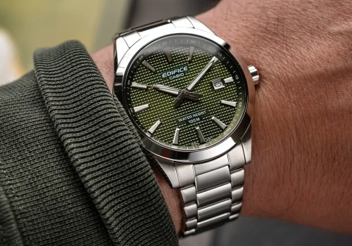 Edifice EFV-160D. Przystępny cenowo zegarek z tarczą z wzorem „Clous de Paris”