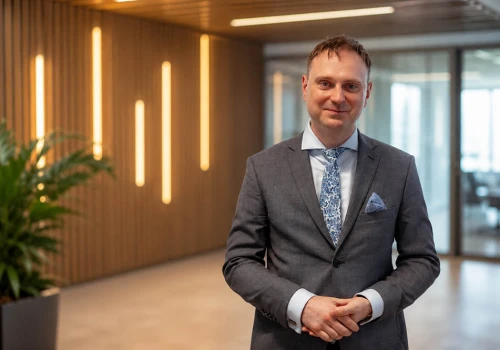 Jak nie przepłacić za kredyt hipoteczny? Wybór doradcy finansowego to oszczędność dziesiątek tysięcy złotych