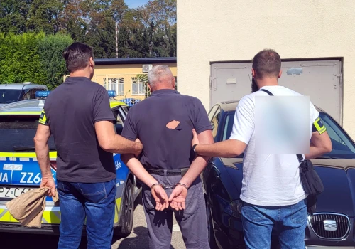 Agresywny 49-latek zaatakował strażników miejskich z Wołomina. Sąd zdecydował o areszcie