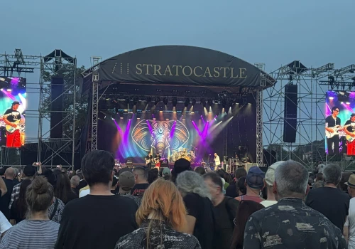 Stratocastle w sobotę zamyka swój pierwszy sezon koncertowy i zapowiada gwiazdy kolejnego. Wśród nich Russell Crowe
