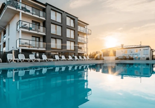 Sarbinowo 500 m od morza 🌊 Apartamenty z basenem i wyżywieniem 🏊 Pobyt dzieci do 12 lat gratis