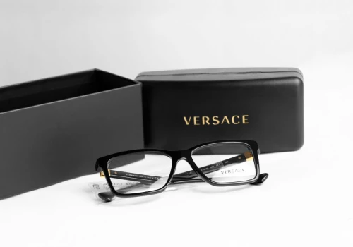 Nawet 30 zł za puste pudełko po okularach Versace. Na Vinted kwitnie dziwny handel