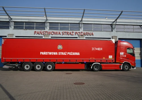 Ciągnik siodłowy i naczepy, czyli KW PSP Katowice na zakupach