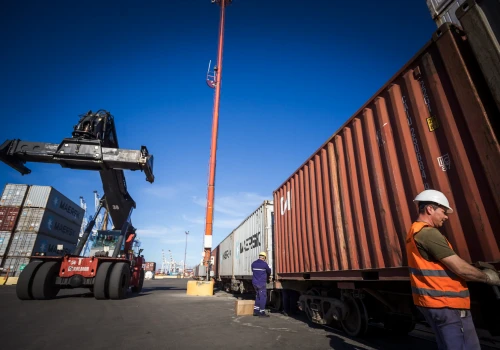 Morski transport kontenerów odporny na geopolityczne sztormy. Maersk z 15,8 mld USD sprzedaży w II kwartale 2026 r.