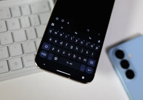 Gboard zyska efekt hiperszybkości. Aktywujesz go szybkim pisaniem