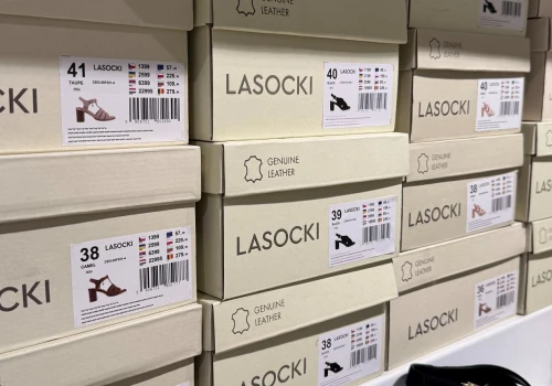 Sezon weselny nie dobiegł końca: te czółenka Lasockiego to gratka dla elegantek. A Rieker?