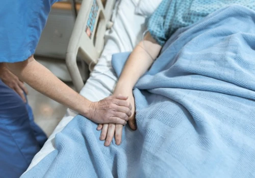 Lek jest refundowany, pacjent spełnia warunki. I tak może czekać miesiącami