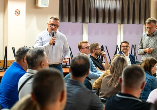 Sprzeciwiają się rozbudowie fermy w Kleczewie. „Zamykamy okna, bo nie da się oddychać”