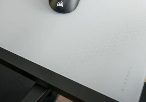 Dla kogo jest szklana podkładka pod mysz? Sprawdziłem Corsair MM Glass Large
