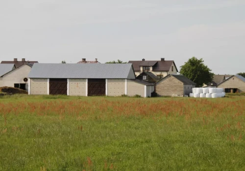 Stare stodoły i obory bez rozbiórki po 10 latach? Jest projekt zmian