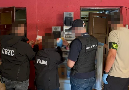 Osiem osób zatrzymanych. Zabezpieczono produkty o wartości ponad 3 mln
