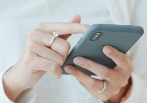 To psuje baterie w smartfonach. Wystarczy jedno ustawienie, by się nie degradowały