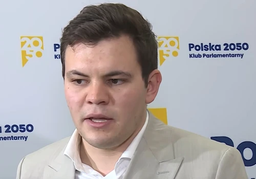 Adam Gomoła znowu ma problem. 40 tys. na wynajem samochodu