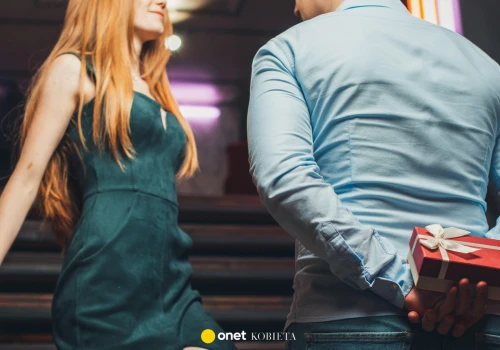 Na randce dowiedziała się, że to nie on do niej pisał na Tinderze. Zauroczyła ją... AI