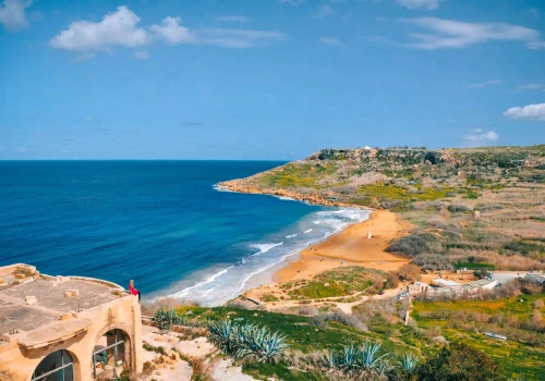 Malta chce odbudowywać plaże piaskiem z dna morza. Zrównoważony sposób na walkę z erozją