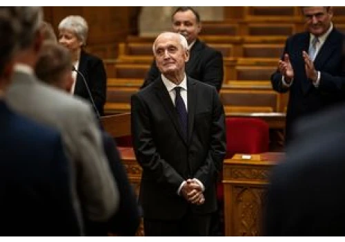 Zmienili konstytucję, by usunąć prezydenta. Baka przejął urząd