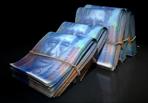 Dolar pod presją przed 