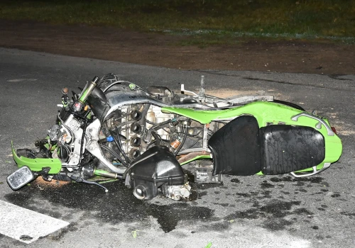 Zderzenie samochodu z motocyklem w Międzyrzecu Podlaskim. 37-latek trafił do szpitala