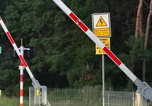 Stoją na tym przejeździe 19 godzin dziennie. Będzie przełom dla kierowców