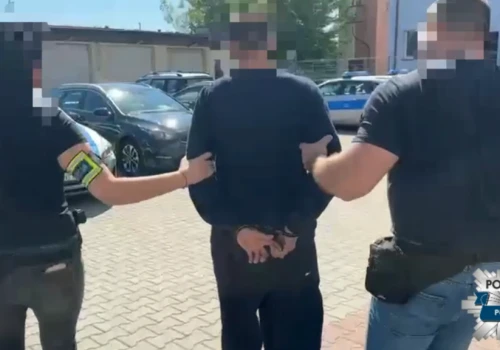 Recydywista odpowie za serię przestępstw, w tym włamanie do kwiatomatu