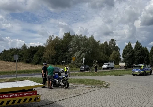 Kolizja samochodu z motocyklem