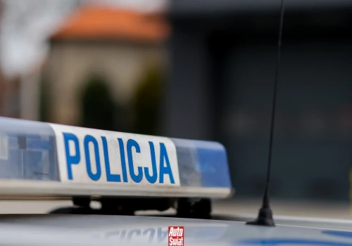 Policjanci zatrzymali do kontroli 61-latka. Nagle zrobił coś, za co może iść na 10 lat za kratki