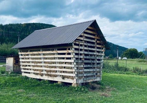 Kompostownik w ogrodzie a prawo budowlane. Czy trzeba mieć pozwolenie?
