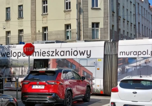 Tramwaje zmienią kolor na żółty. Co z reklamami? „Jest to temat szczegółowo analizowany”