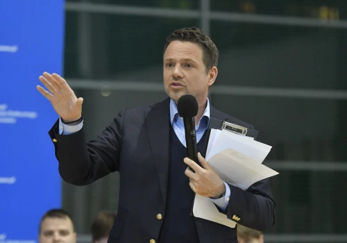 Trzaskowski ma powody do niepokoju! Chcą go odwołać. Tysiące warszawiaków już podpis…