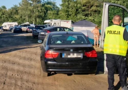 Ukrainiec demolował auta na plaży nad Dzierżnem Dużym