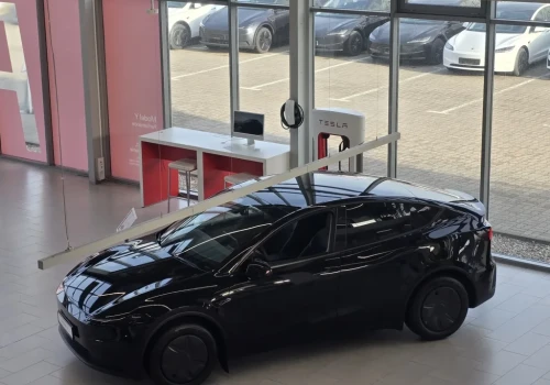 Większa Tesla Model Y trafi w końcu do Europy? Są ważne wskazówki